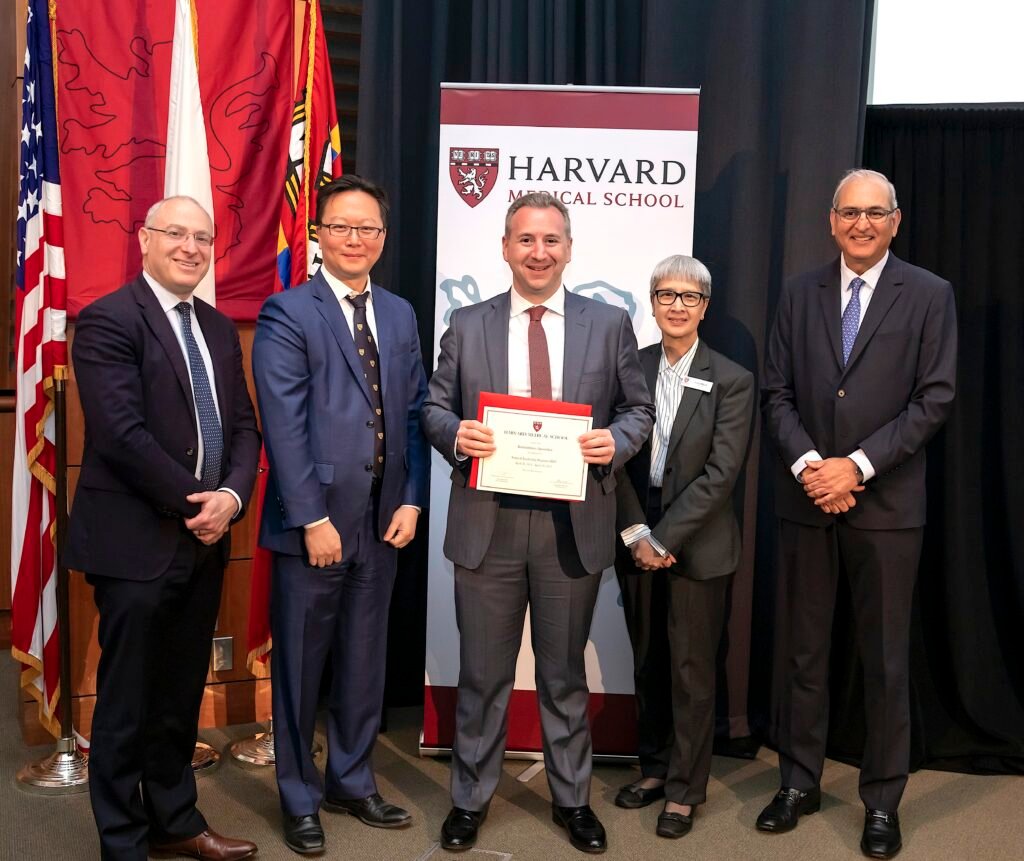 Χειρουργός Θυρεοειδούς Κωνσταντίνος Αποστόλου Βιογραφικό και σπουδές